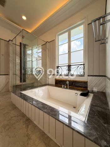 Hunian Elit LB 760m2 Siap Huni Desain Elegan di Kemang, Jakarta Selatan Hunian Elit LB 760m2 Siap Huni Desain Elegan di Kemang, Jakarta Selatan