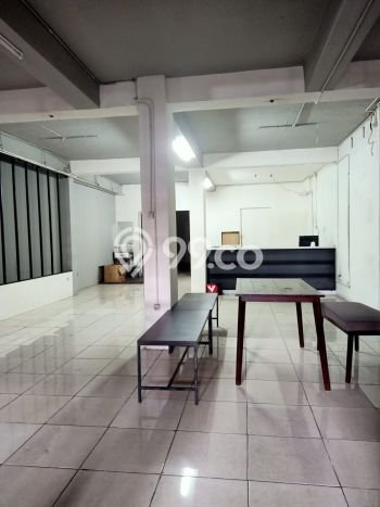 Ruko untuk disewa di Astanaanyar punya LT 180m2 & LB 405m2 harga sewa kompetitif Ruko untuk disewa di Astanaanyar punya LT 180m2 & LB 405m2 harga sewa kompetitif