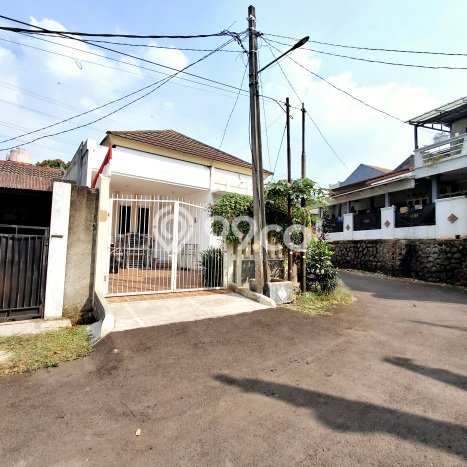 For Sale Rumah 3 Kamar Lokasi Strategis Nyaman dan Strategis di Cinere For Sale Rumah 3 Kamar Lokasi Strategis Nyaman dan Strategis di Cinere