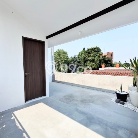 Rumah Elit Modern Tanpa Renovasi di Kemang Jakarta Selatan Rumah Elit Modern Tanpa Renovasi di Kemang Jakarta Selatan