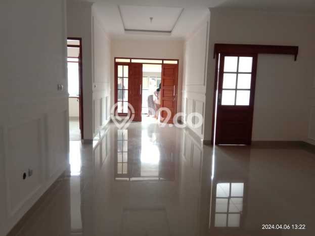 Dijual Hunian Rumah Terawat 5 Kamar di Buah Batu, Bandung Dijual Hunian Rumah Terawat 5 Kamar di Buah Batu, Bandung