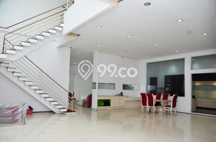 Hunian Elit LB 600m2 Siap Pakai Desain Elegan di Modernland, Tangerang Hunian Elit LB 600m2 Siap Pakai Desain Elegan di Modernland, Tangerang