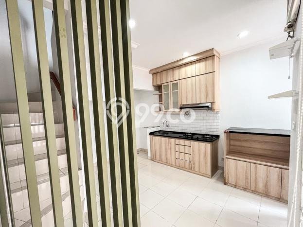 Rumah Luas Asri 2 KT Siap Pakai di Gading Serpong Tangerang Rumah Luas Asri 2 KT Siap Pakai di Gading Serpong Tangerang