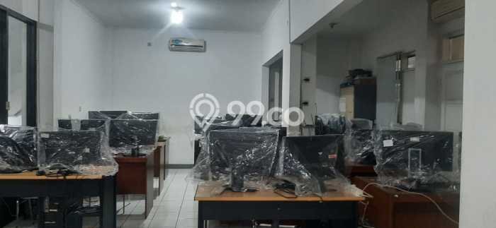 Komersial Bagus Dijual di Buah Batu Bandung Strategis Cocok untuk Kembangkan Bisnis Komersial Bagus Dijual di Buah Batu Bandung Strategis Cocok untuk Kembangkan Bisnis