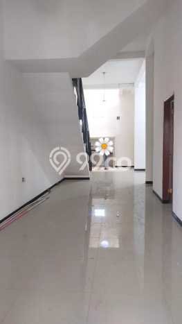 Rumah Minimalis 3 Kamar LT 102m2 di Taman Kopo Indah Rumah Minimalis 3 Kamar LT 102m2 di Taman Kopo Indah