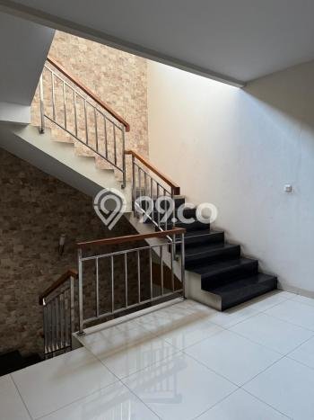 BEST CHOICE! Rumah kawasan Bojongloa Kidul, 4 KM, Dekat Sekolah, LT 223m² Bangunan 360m² BEST CHOICE! Rumah kawasan Bojongloa Kidul, 4 KM, Dekat Sekolah, LT 223m² Bangunan 360m²