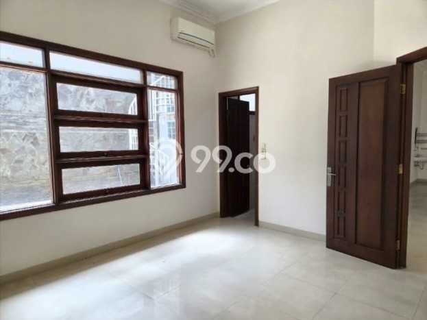 HUNIAN PILIHAN! Rumah area , LT 275m2m² Bangunan 280m2m² HUNIAN PILIHAN! Rumah area , LT 275m2m² Bangunan 280m2m²