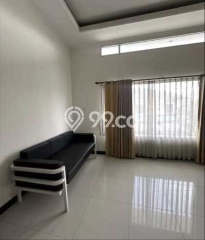 Lokasi strategis! Rumah siap pakai dikontrakkan di Regol LB 235m2 Lokasi strategis! Rumah siap pakai dikontrakkan di Regol LB 235m2