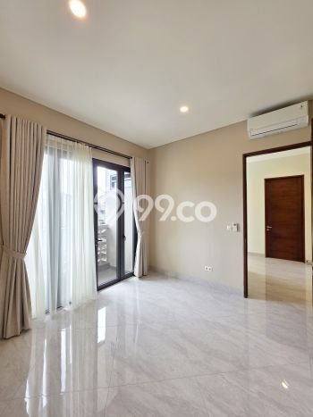 Rumah Mewah LB 400m2 Siap Pakai Desain Elegan di Pondok Indah, Jakarta Selatan Rumah Mewah LB 400m2 Siap Pakai Desain Elegan di Pondok Indah, Jakarta Selatan