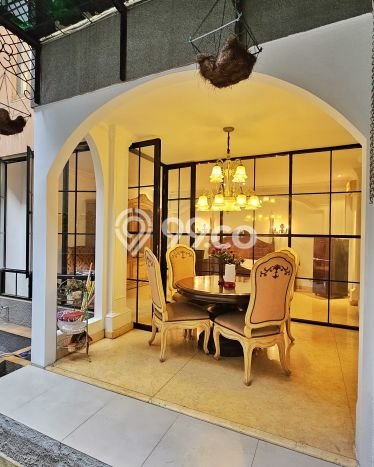 Rumah Elit Modern Tanpa Renovasi di Pondok Indah Jakarta Selatan Rumah Elit Modern Tanpa Renovasi di Pondok Indah Jakarta Selatan
