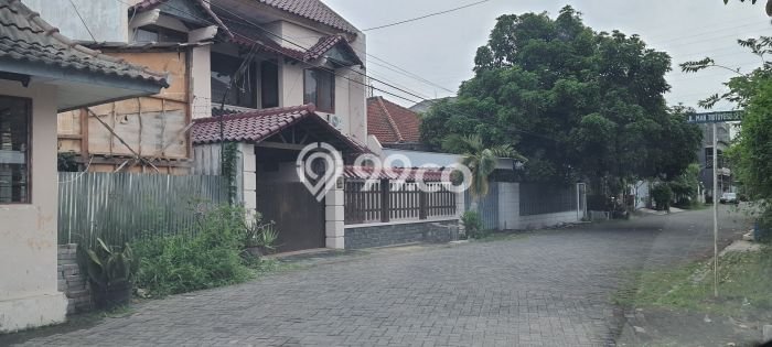 Ready to Use! Luxury House LT 350m2 Desain Elegan di Surabaya Kota Ready to Use! Luxury House LT 350m2 Desain Elegan di Surabaya Kota