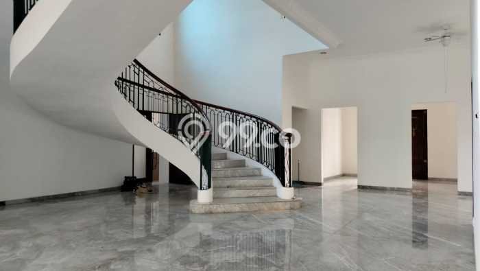 Hunian Modern Untuk Disewakan di Pondok Indah Jakarta Selatan 8 KT & 6 KM Hunian Modern Untuk Disewakan di Pondok Indah Jakarta Selatan 8 KT & 6 KM