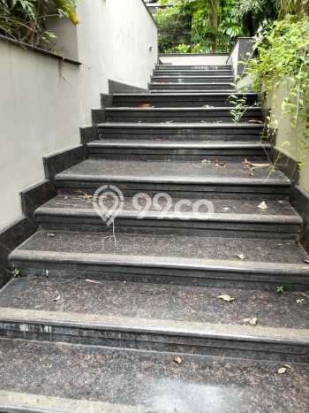 Hunian Kondisi Baik Disewakan di Pondok Indah, Jakarta Selatan LT 650m2, LB 780m2 Hunian Kondisi Baik Disewakan di Pondok Indah, Jakarta Selatan LT 650m2, LB 780m2