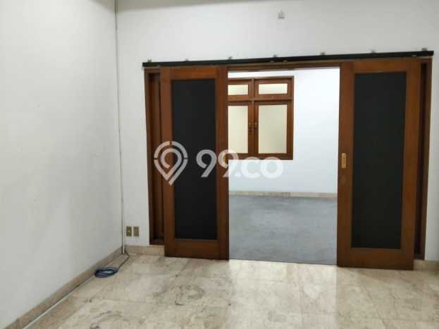 Lokasi strategis! Rumah siap huni dikontrakkan di Kebayoran Baru LB 450m2 Lokasi strategis! Rumah siap huni dikontrakkan di Kebayoran Baru LB 450m2