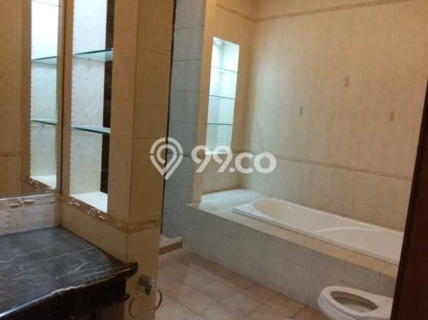 Hunian Kondisi Baik Disewakan di Pondok Indah, Jakarta Selatan LT 650m2, LB 780m2 Hunian Kondisi Baik Disewakan di Pondok Indah, Jakarta Selatan LT 650m2, LB 780m2