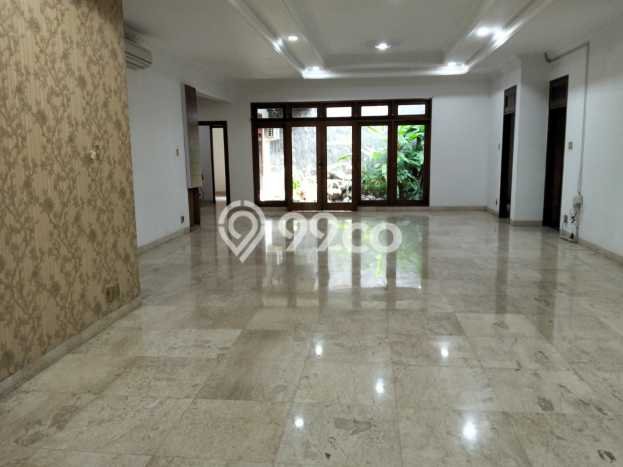 Lokasi strategis! Rumah siap huni dikontrakkan di Kebayoran Baru LB 450m2 Lokasi strategis! Rumah siap huni dikontrakkan di Kebayoran Baru LB 450m2