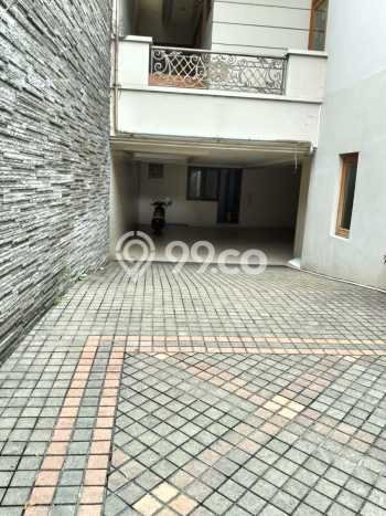 Hunian Kondisi Baik Disewakan di Pondok Indah, Jakarta Selatan LT 650m2, LB 780m2 Hunian Kondisi Baik Disewakan di Pondok Indah, Jakarta Selatan LT 650m2, LB 780m2