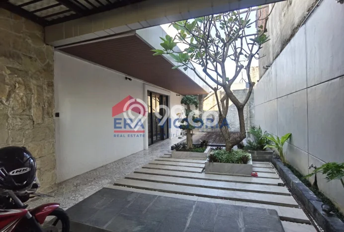 For Sale! Luxury House LT 500m2 Desain Modern di Kediri For Sale! Luxury House LT 500m2 Desain Modern di Kediri