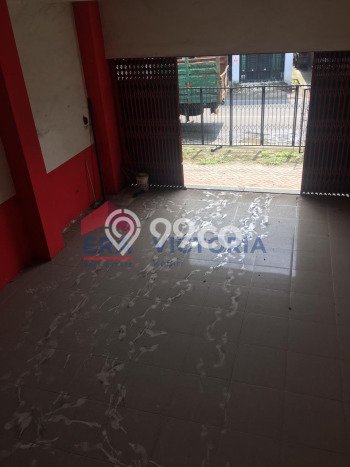 Unit Ruko Disewa Lokasi Mojoroto, Kediri Spesifikasi Luas Bangunan 180m2 Unit Ruko Disewa Lokasi Mojoroto, Kediri Spesifikasi Luas Bangunan 180m2