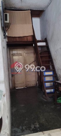 Ruko Disewa di Kediri dengan LB 200m2 Area Komersial Ramai Ruko Disewa di Kediri dengan LB 200m2 Area Komersial Ramai