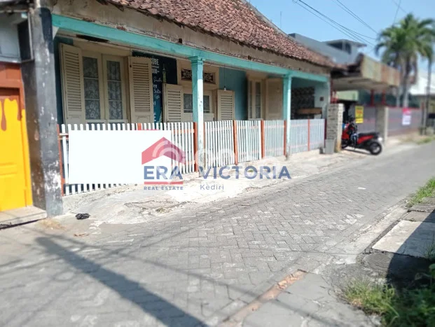 Ready to Use! Luxury House LT 909m2 Desain Elegan di Kediri Ready to Use! Luxury House LT 909m2 Desain Elegan di Kediri