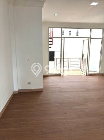 Ruko Kawasan Komersial di Serpong Utara, Luas 130m², Jalan Utama Ruko Kawasan Komersial di Serpong Utara, Luas 130m², Jalan Utama