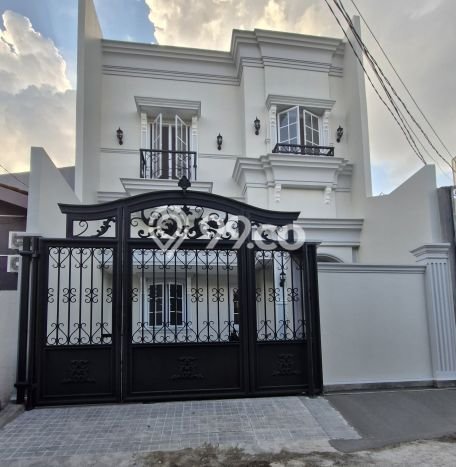 Rumah Mewah LB 180m2 Siap Huni Desain Elegan di Joglo, Jakarta Barat Rumah Mewah LB 180m2 Siap Huni Desain Elegan di Joglo, Jakarta Barat