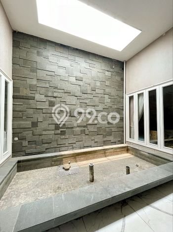 Lokasi strategis! Rumah siap huni disewakan di Kebon Jeruk LB 340m2 Lokasi strategis! Rumah siap huni disewakan di Kebon Jeruk LB 340m2