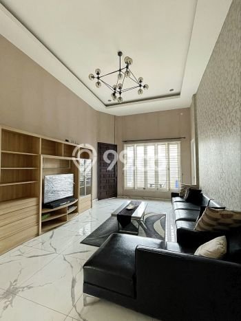 Lokasi strategis! Rumah siap huni disewakan di Kebon Jeruk LB 340m2 Lokasi strategis! Rumah siap huni disewakan di Kebon Jeruk LB 340m2