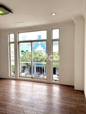 Ruko Kawasan Komersial di Serpong Utara, Luas 130m², Jalan Utama Ruko Kawasan Komersial di Serpong Utara, Luas 130m², Jalan Utama