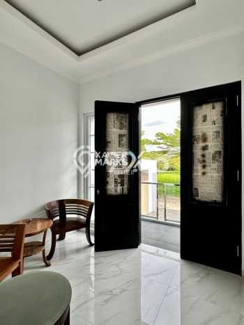 Ready to Use! Luxury House LT 183m2 Desain Modern di Araya Ready to Use! Luxury House LT 183m2 Desain Modern di Araya