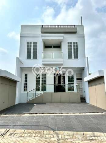 Ready to Use! Luxury House LT 183m2 Desain Modern di Araya Ready to Use! Luxury House LT 183m2 Desain Modern di Araya