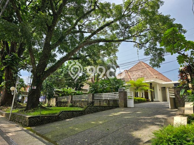 Rumah Mewah Dijual LT 549m2 di Klojen, Malang Rumah Mewah Dijual LT 549m2 di Klojen, Malang