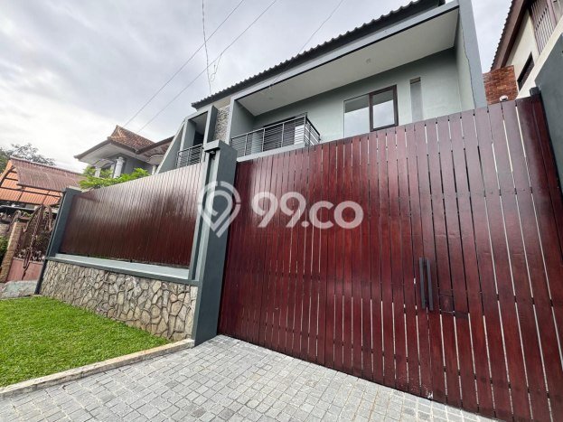 Hunian Mewah LB 350m2 Siap Huni Desain Elegan di Dieng, Malang Hunian Mewah LB 350m2 Siap Huni Desain Elegan di Dieng, Malang