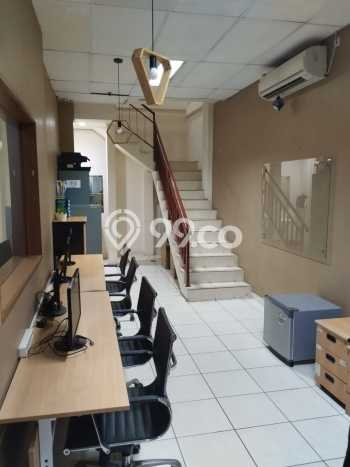 Ruko Disewa di Jakarta Selatan dengan LB 288m2 Area Komersial Ramai Ruko Disewa di Jakarta Selatan dengan LB 288m2 Area Komersial Ramai