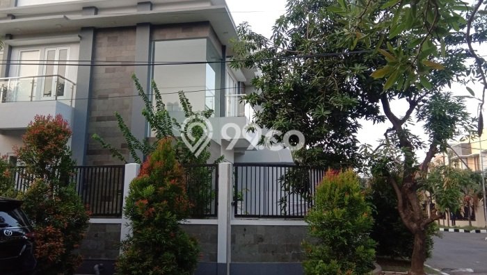 For Sale! Luxury House LT 192m2 Desain Elegan di Pulomas For Sale! Luxury House LT 192m2 Desain Elegan di Pulomas