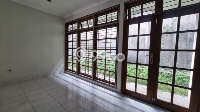 Dijual Rumah Luas Megah Dengan View Eksklusif di Pejaten, Jakarta Selatan Dijual Rumah Luas Megah Dengan View Eksklusif di Pejaten, Jakarta Selatan