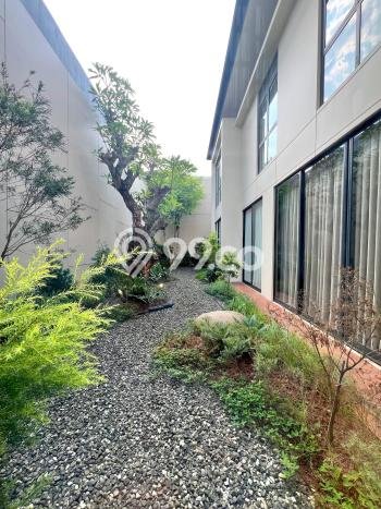 Rumah Mewah LB 349m2 Siap Huni Desain Elegan di BSD, Tangerang Rumah Mewah LB 349m2 Siap Huni Desain Elegan di BSD, Tangerang