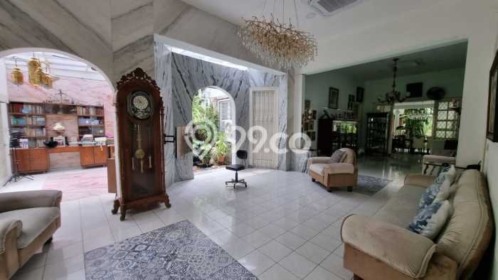 Siap Huni Hunian Elit 7 Kamar di Menteng Dekat ke Mana Pun Siap Huni Hunian Elit 7 Kamar di Menteng Dekat ke Mana Pun
