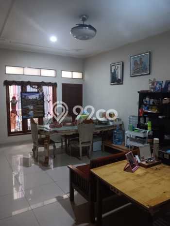 Dijual Rumah 4 Kamar Lokasi Ideal Nyaman dan Strategis di Karawaci Dijual Rumah 4 Kamar Lokasi Ideal Nyaman dan Strategis di Karawaci