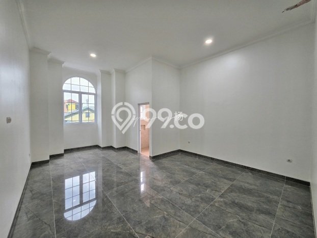 Rumah Elit Modern Siap Huni di Meruya Jakarta Barat Rumah Elit Modern Siap Huni di Meruya Jakarta Barat