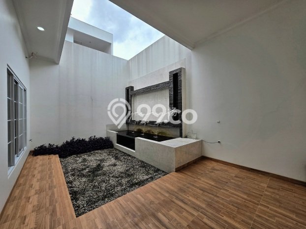 Rumah Elit Modern Siap Huni di Meruya Jakarta Barat Rumah Elit Modern Siap Huni di Meruya Jakarta Barat
