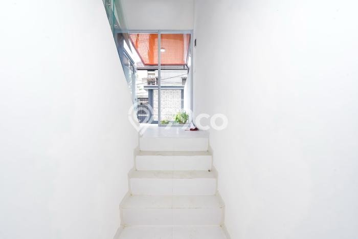Siap Huni Rumah Mewah 3 Kamar di Jagakarsa Dekat ke Mana Pun Siap Huni Rumah Mewah 3 Kamar di Jagakarsa Dekat ke Mana Pun