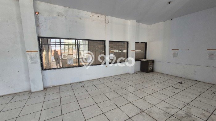 LOKASI STRATEGIS! Gudang di Panjunan, Luas 1700m², Kawasan Berkembang, Ready Operasional LOKASI STRATEGIS! Gudang di Panjunan, Luas 1700m², Kawasan Berkembang, Ready Operasional