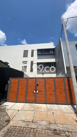 Kost Dijual di BSD Griya Loka dengan 32 KT dan Luas 448m2 Kost Dijual di BSD Griya Loka dengan 32 KT dan Luas 448m2