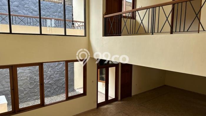 Rumah Kontrakan Jakarta Selatan LT 231m2 LB 242m2 Area Senayan Rumah Kontrakan Jakarta Selatan LT 231m2 LB 242m2 Area Senayan