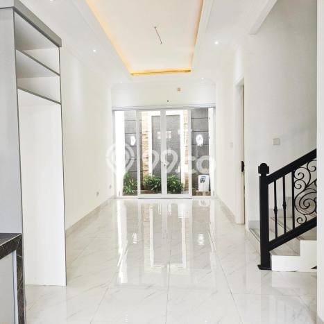 Rumah Eksklusif Dijual LT 125m2 di Duren Sawit, Jakarta Timur Rumah Eksklusif Dijual LT 125m2 di Duren Sawit, Jakarta Timur