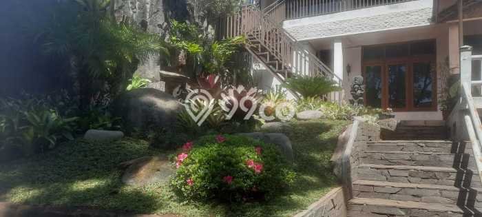 Jual Rumah Mewah Megah Dengan View Eksklusif di Surya Sumantri, Bandung Jual Rumah Mewah Megah Dengan View Eksklusif di Surya Sumantri, Bandung
