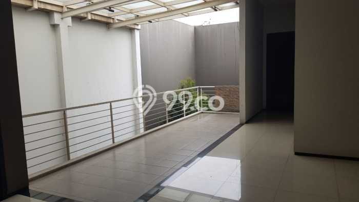 Rumah Luxury Modern Tanpa Renovasi di Singgasana Bandung Rumah Luxury Modern Tanpa Renovasi di Singgasana Bandung