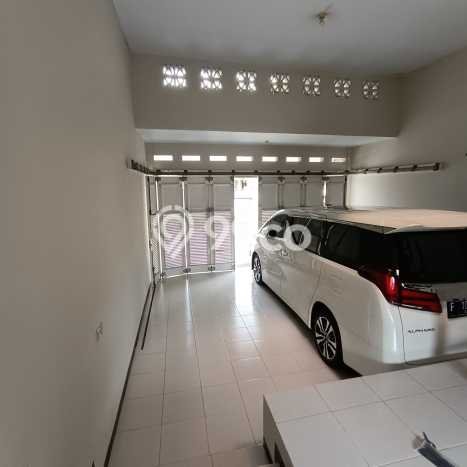 Rumah Elit Modern Siap Huni di Kota Baru Parahyangan Bandung Rumah Elit Modern Siap Huni di Kota Baru Parahyangan Bandung